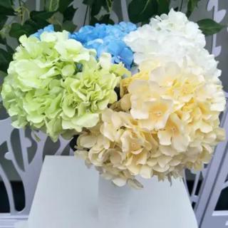 Decorazione della casa con bouquet di fiori di ortensia