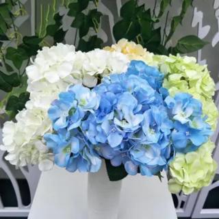 Decorazione della casa con bouquet di fiori di ortensia