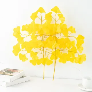 Foglie decorate con rami di ginkgo artificiale