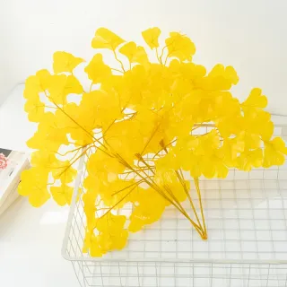 Foglie decorate con rami di ginkgo artificiale