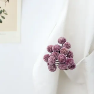 Fiore dorato secco variopinto della palla