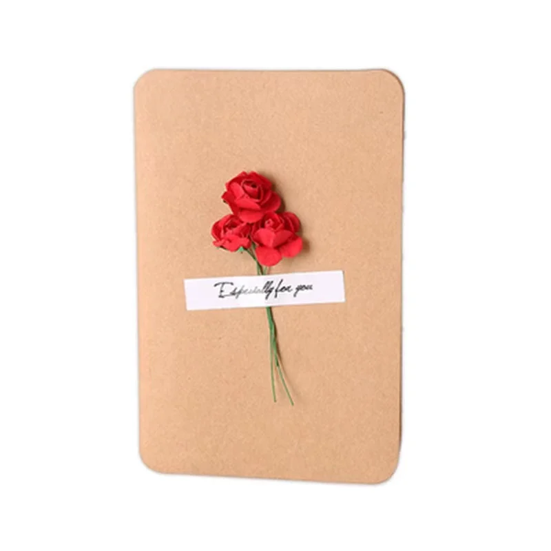 Biglietti d'auguri con fiori secchi