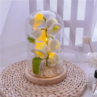 Lampada a fiori lavorata a maglia all'uncinetto fatta a mano per la casa