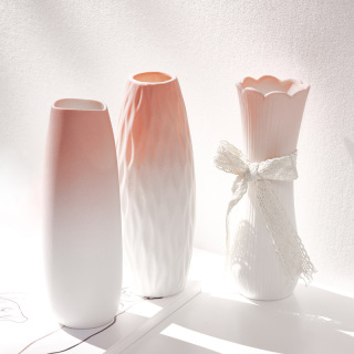 Ornements de vase en céramique rose dégradé