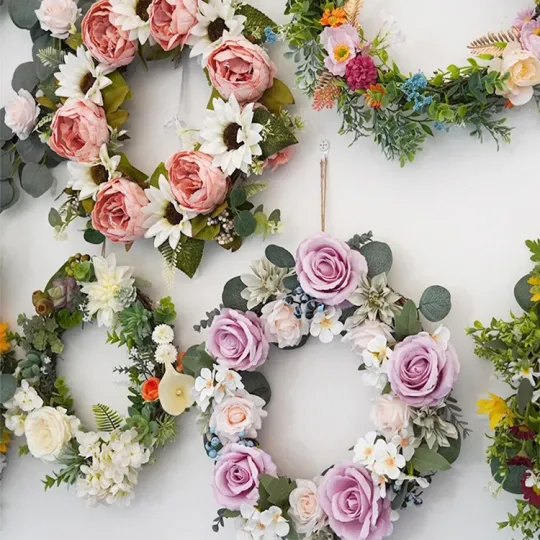 Декоративная гирлянда из искусственных растений