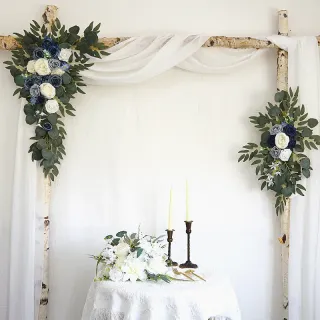 Decorazione floreale del giardino dell'arco del fiore artificiale