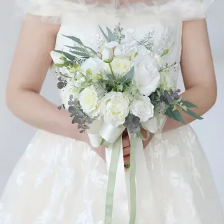 Bouquet de fleurs de roses de mariée artificielles