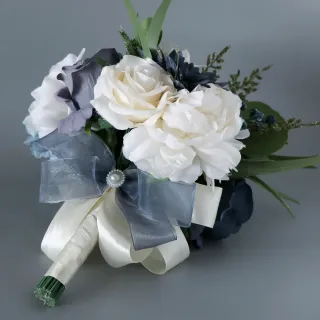 Bouquet da sposa per damigella d'onore con rose artificiali