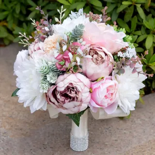 bouquet di fiori colorati in seta per il matrimonio