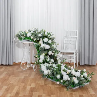 Fila floreale di seta della decorazione di nozze