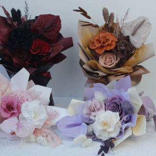 Bouquet di fiori di anthurium e rosa stabilizzati