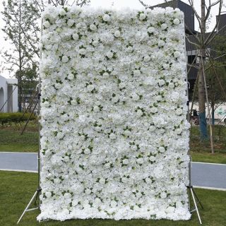 Sfondo bianco da parete con fiori artificiali 5D