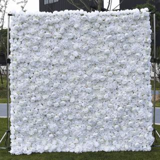 Sfondo bianco da parete con fiori artificiali 5D