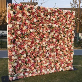 Parete sullo sfondo di ortensie rose artificiali