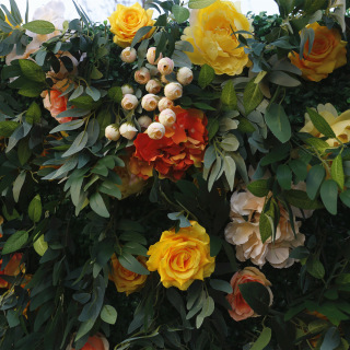 Decorazione del fondale da parete con foglie di fiori artificiali