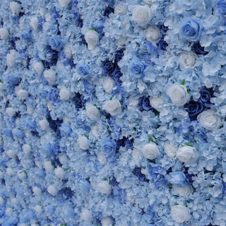 Sfondo di muro di fiori artificiali di rose blu