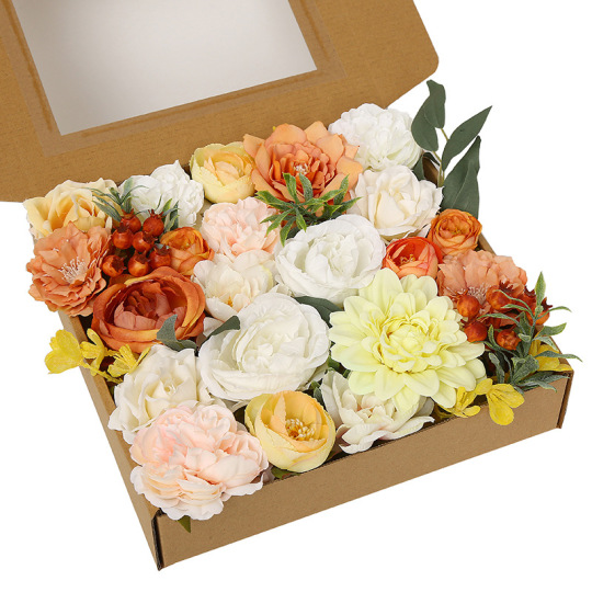 Комбинированное украшение из искусственных цветов своими руками