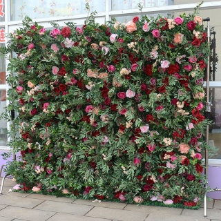 Muro di fiori artificiali di lusso 3D con rose rosse