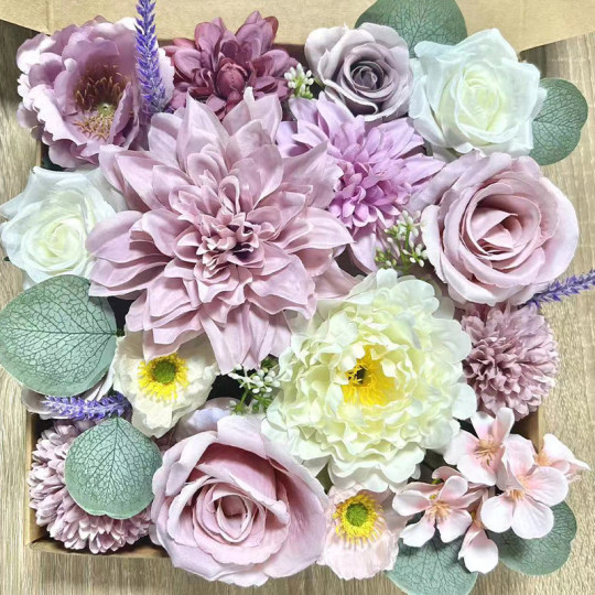 Подарочная коробка с искусственными цветами своими руками