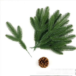 Decorazione natalizia con aghi di pino a 3 forchette