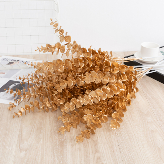 Искусственные золотые листья эвкалипта