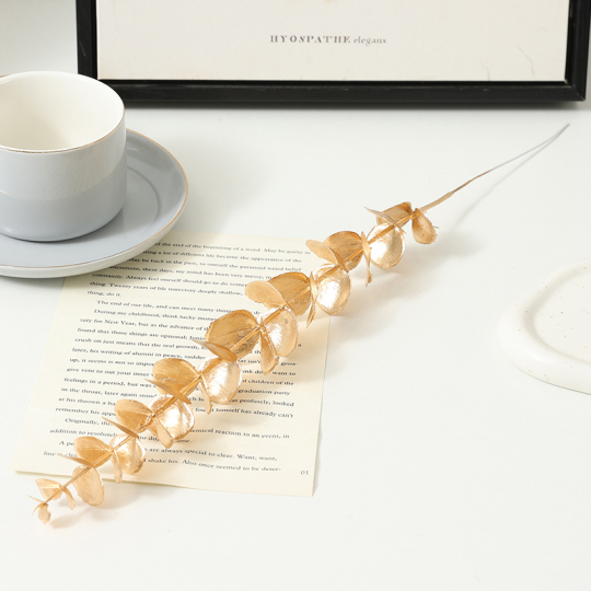 Одиночный золотой искусственный лист эвкалипта