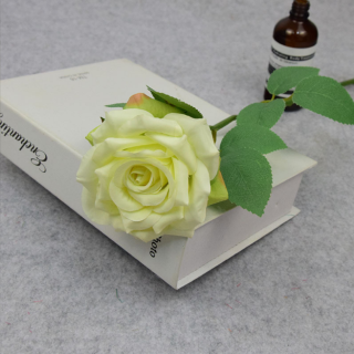 Különböző színű Single Silk Rose