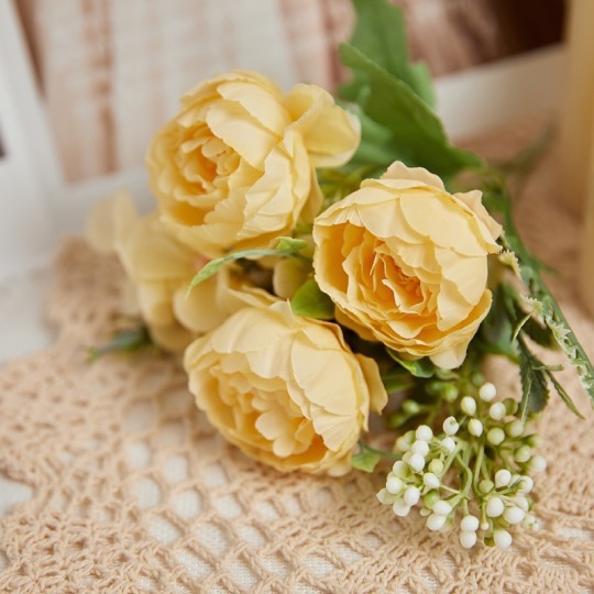 Шовковий штучний букет півоній