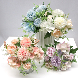 Bouquet di fiori artificiali sfusi misti di ortensie margherite e rose