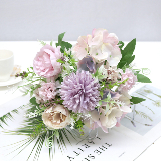 Bouquet di fiori artificiali sfusi misti di ortensie margherite e rose
