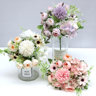 Bouquet di fiori artificiali sfusi misti di ortensie margherite e rose