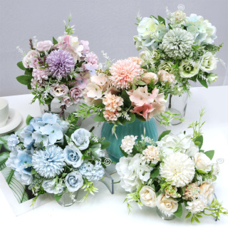 Bouquet di fiori artificiali sfusi misti di ortensie margherite e rose