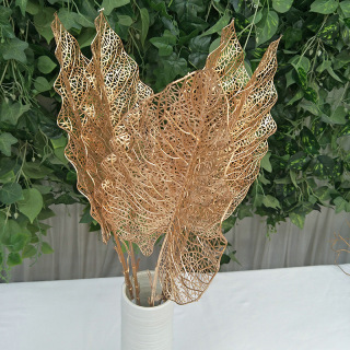 Bouquet di piante dorate in plastica artificiale