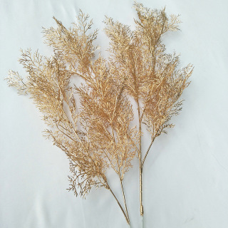Bouquet di piante dorate in plastica artificiale