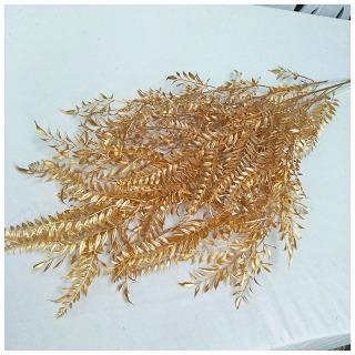 Bouquet di piante dorate in plastica artificiale
