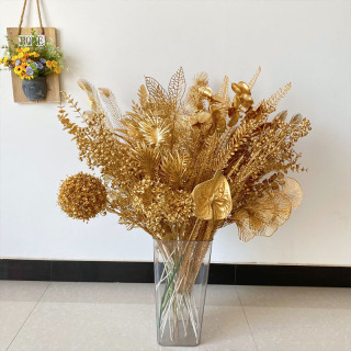 Bouquet di piante dorate in plastica artificiale