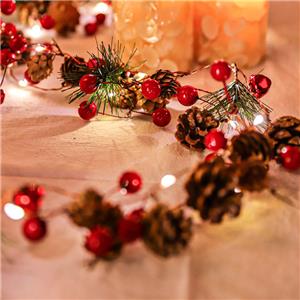 Vigne de Noël rouge Berrie avec lumières pour la décoration
