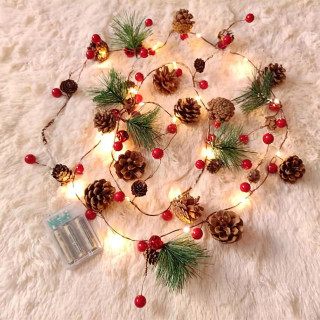 Vigne de Noël rouge Berrie avec lumières pour la décoration