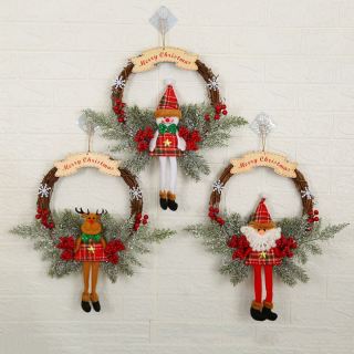 Couronne de décoration de Noël en forme de pomme de pin et de baies rouges