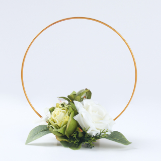 Decorazione floreale artificiale con anello in metallo