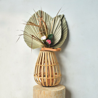 Decorazione di foglie di palma essiccate