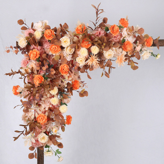 Decorazione del fondale floreale dei triangoli di seta artificiale