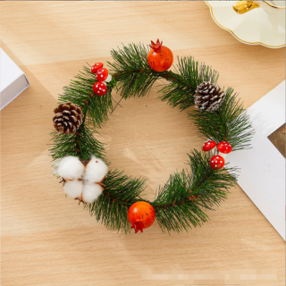 Décoration de couronne de fausses branches de pin de Noël