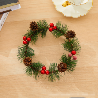 Décoration de couronne de fausses branches de pin de Noël