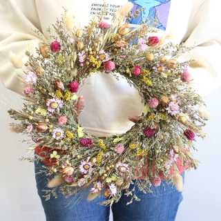 Ghirlanda di piante secche di fiori secchi