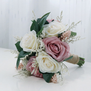Bouquet da sposa colorato con fiori di rosa artificiale