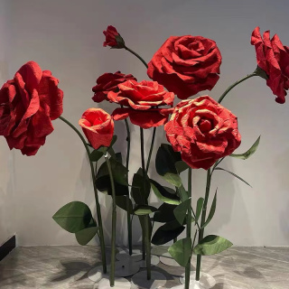 Decorazione gigante con rosa in carta artistica
