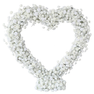 Arco di fiori artificiali a forma di cuore per la decorazione di nozze