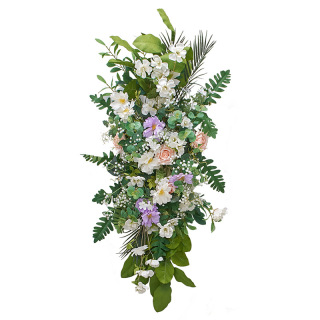 Centrotavola di composizione floreale di sfondo per decorazioni di nozze