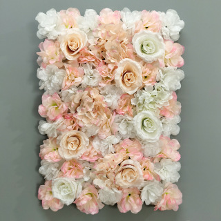 Muro di fiori artificiali assemblati